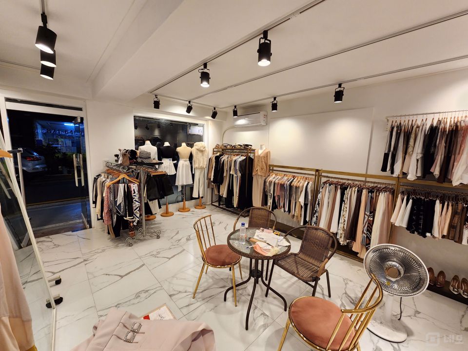 시설 집기 포함, 신림동 옷가게 매물의 3번째 사진