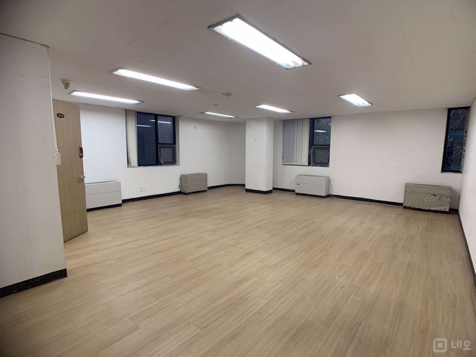 효창공원역 도보 5분 거리 역세권 사무실 매물의 1번째 사진