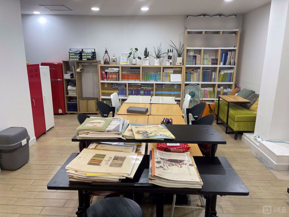 시흥동 아파트 단지 내, 인테리어 및 시설 깨끗한 교습소 매물의 1번째 사진