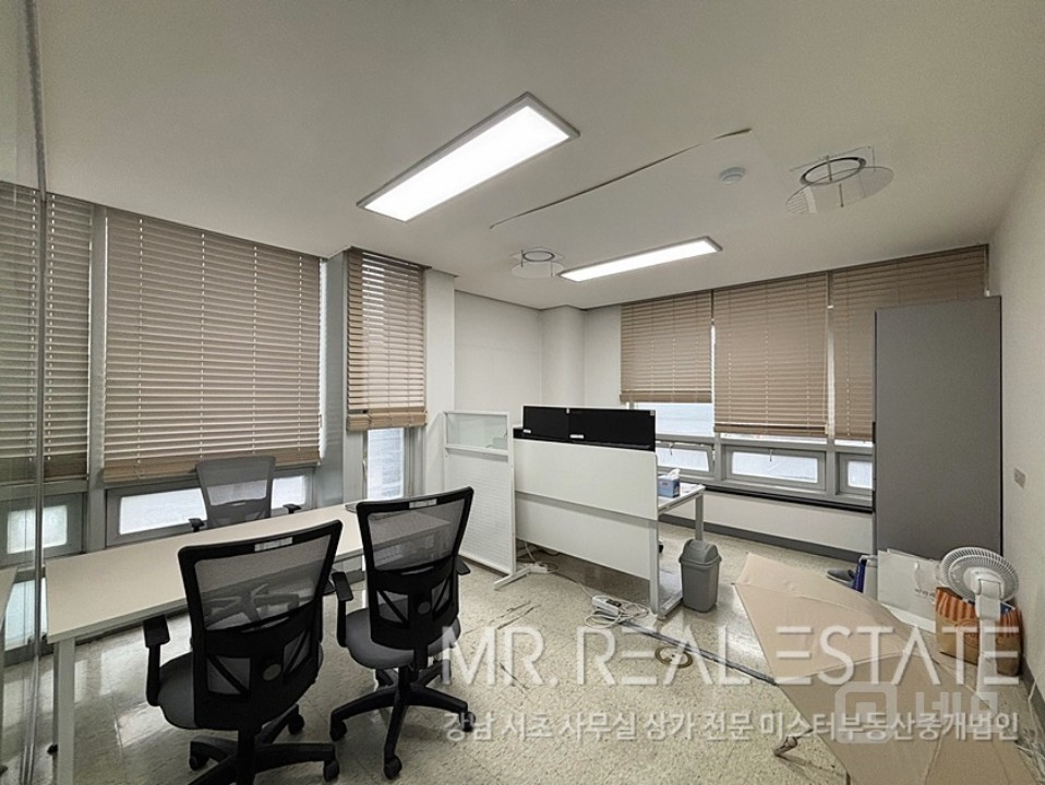 학동역 3분역세권.편리한자주식주차.대로변 채광맛집 사무실 매물의 7번째 사진