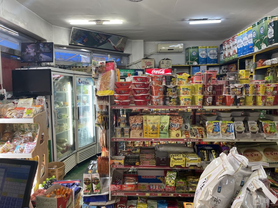 신사동 주거지역, 다양하게 이용 가능한 슈퍼마켓 매물의 1번째 사진