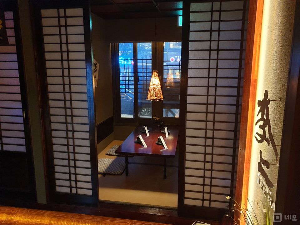 신정동 초역세권, 인테리어 및 시설 최상 이자카야 매물의 2번째 사진