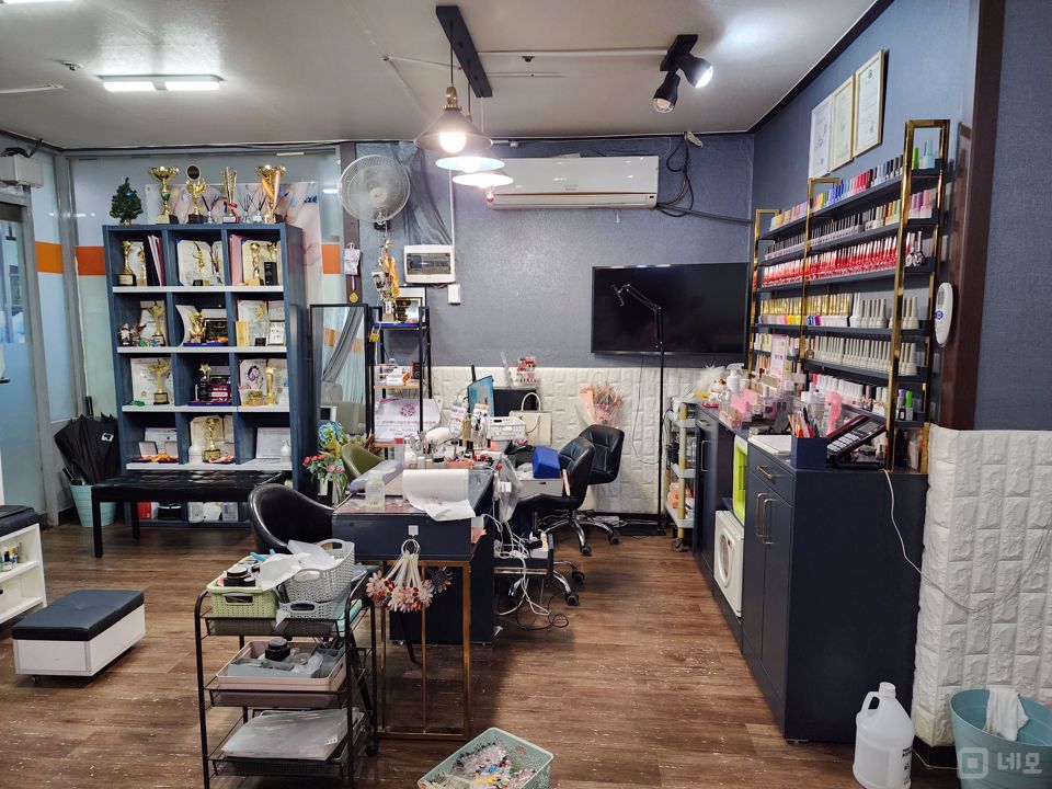 대로변에 위치한 유동인구 많은 봉천동 네일샵 매물의 1번째 사진