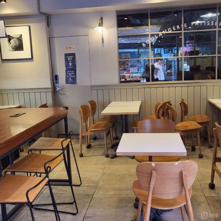 성신여대입구역 초역세권, 17년 영업, 단골고객 많은 베이커리 매물의 3번째 사진