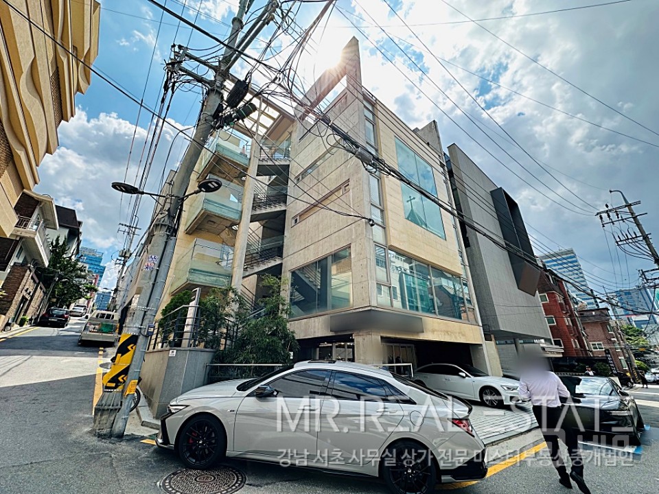 내부 인테리어 최상, 오픈형천장, 근무 환경 매우 좋음 매물의 10번째 사진