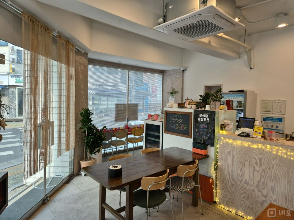 망원동 코너자리에 위치한 요리주점 매물의 2번째 사진