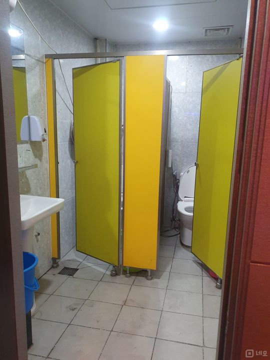 화곡동 까치산역 복개천 먹자골목 초입 노래방 매매 매물의 13번째 사진