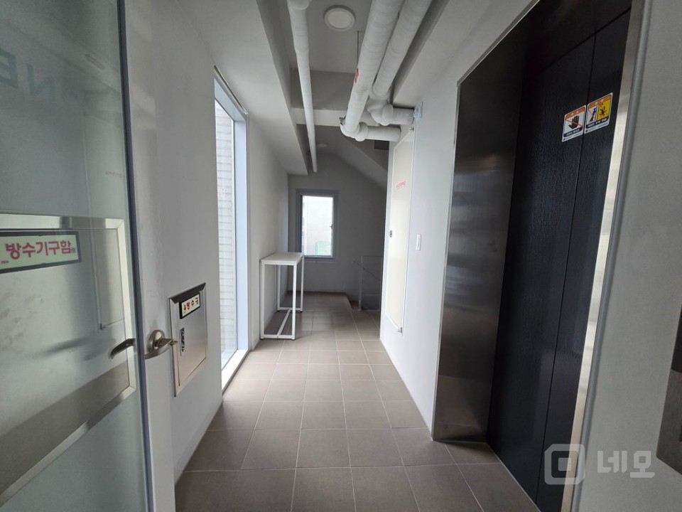 신축 노출천정 깨끗한 사무실 매물의 10번째 사진