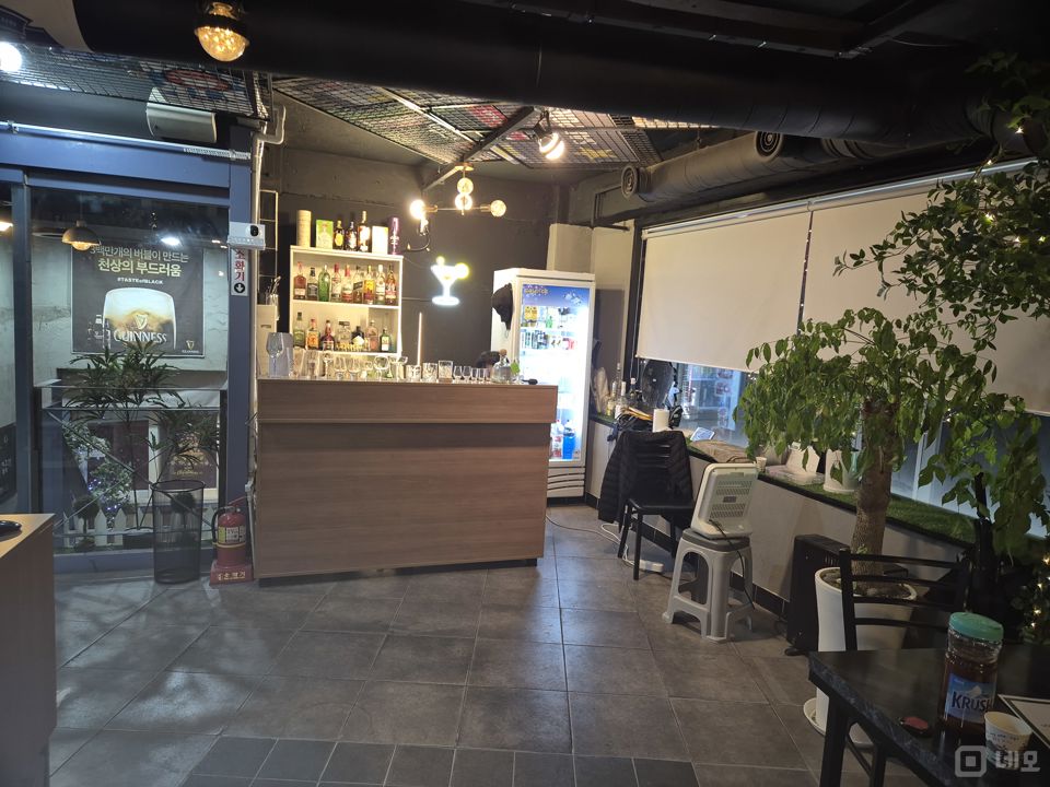초역세권 먹자골목 내 유동인구 많은 신림동 술집 매물의 1번째 사진