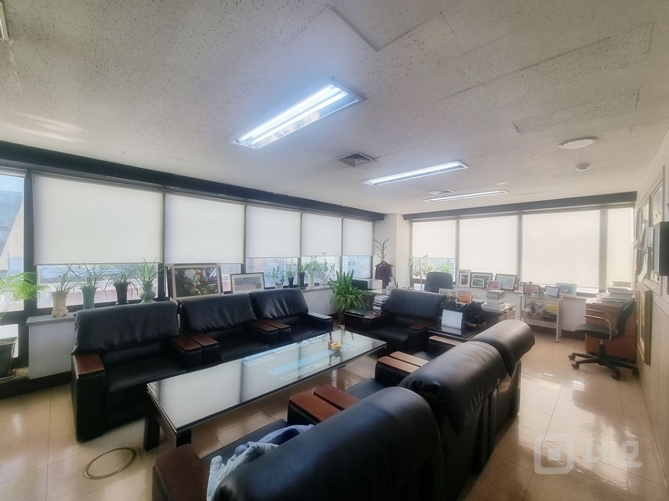  홍대 성산동사거리 대로변 가시성.가성비 아주좋은 독립단층 대형사무실!! 매물의 11번째 사진