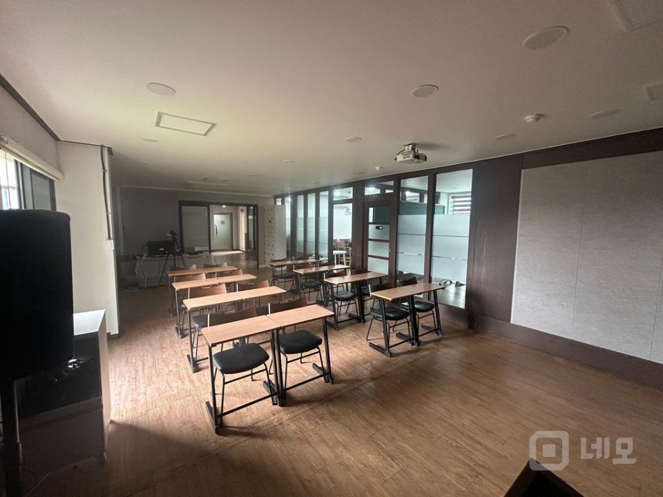 초역세권과 테라스가 있는 깔끔한 건물 6층 매물의 1번째 사진