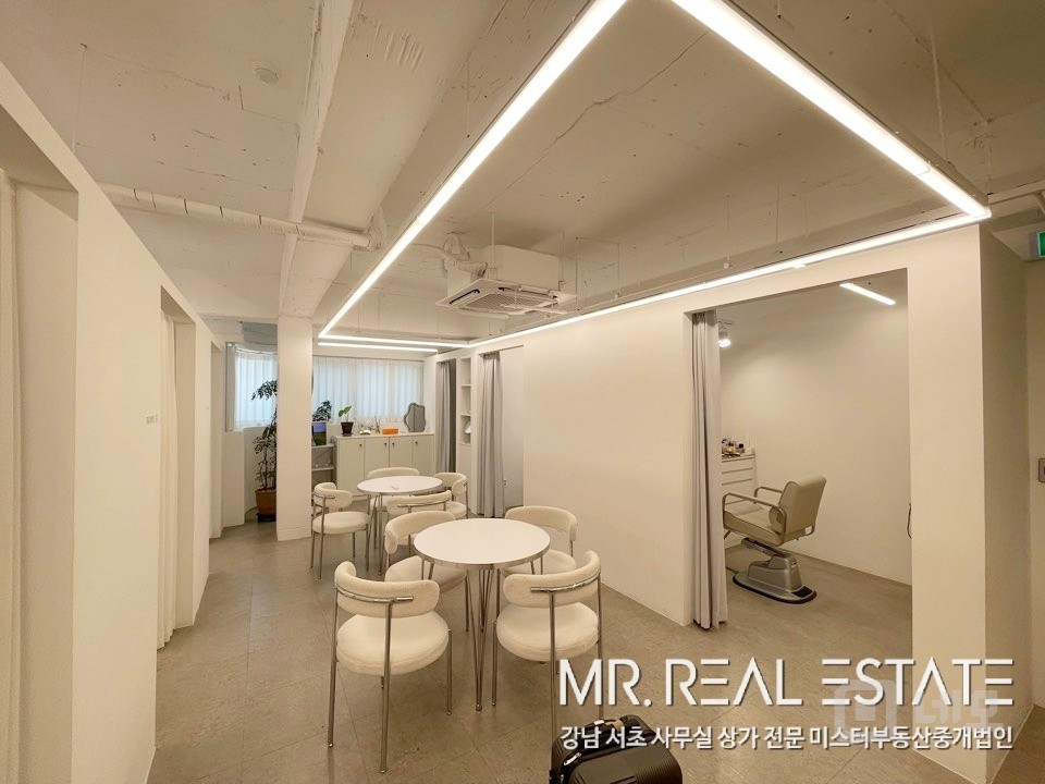 강남구청역도보1분.메이크업샵.발렛가능 매물의 13번째 사진
