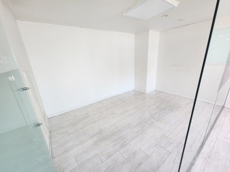 ★12평 넓은 분리형 사무실 매물의 6번째 사진