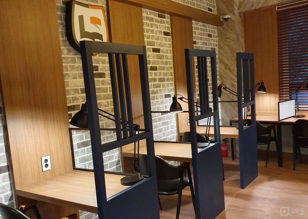 삼전역 역세권, 초,고등학교 인근, 시설, 인테리어 완비된 스터디카페 매물의 3번째 사진
