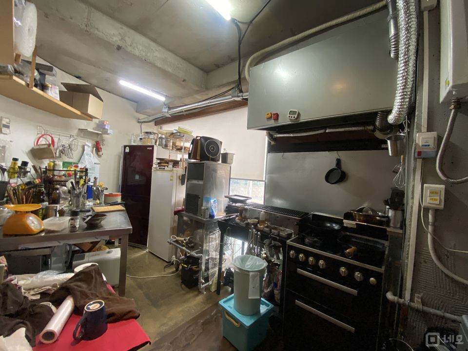 DMC역 역세권, 시설 완비된 상암동 2층 와인바 매물의 4번째 사진