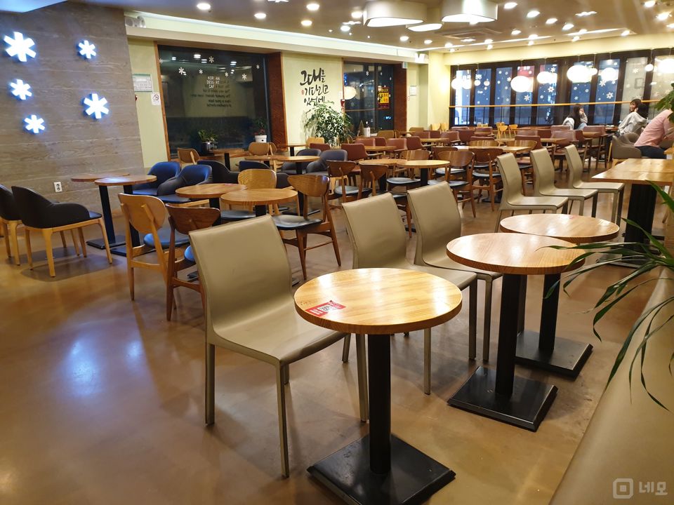 금오동 경기도청 북부청사 역 역세권, 깔끔한 인테리어의 빙수 전문점 매물의 4번째 사진