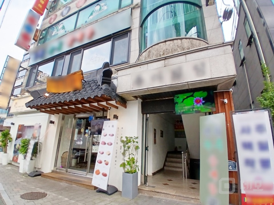 GATE 유동인구 풍부한 연희굴다리 바로 인근 무권리 상가 매물의 14번째 사진
