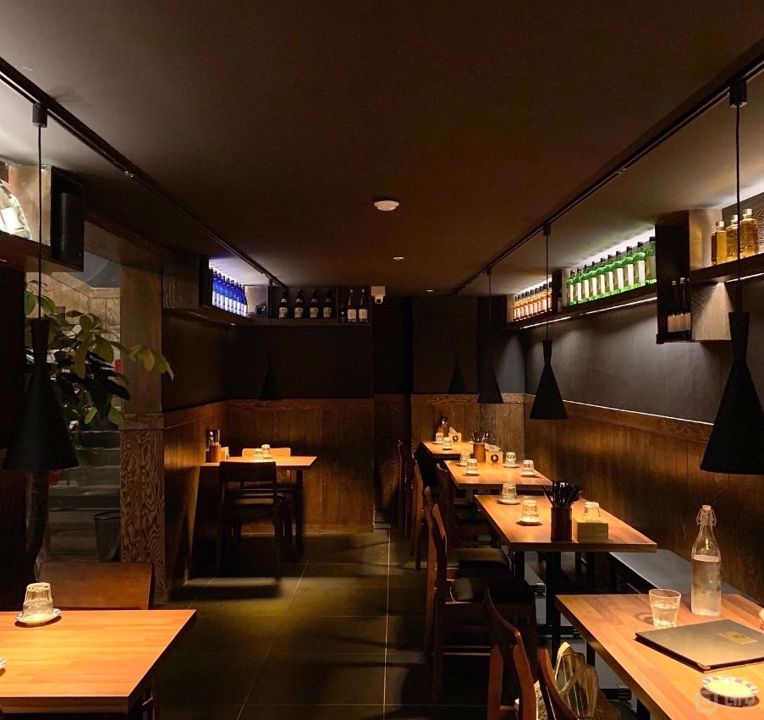 유동 인구 많은, 천호역 먹자골목에 위치한 지하1층 이자카야 매물의 1번째 사진