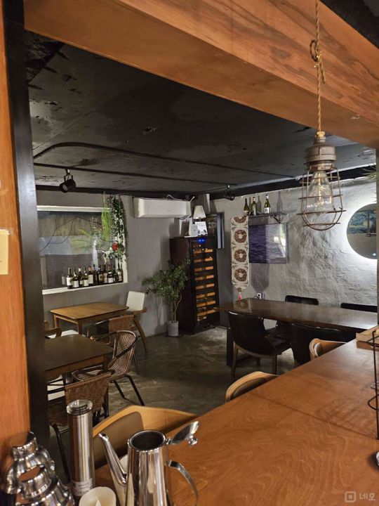 홍대 메인상권 위치, 인테리어 완비된 2층 와인바 매물의 8번째 사진