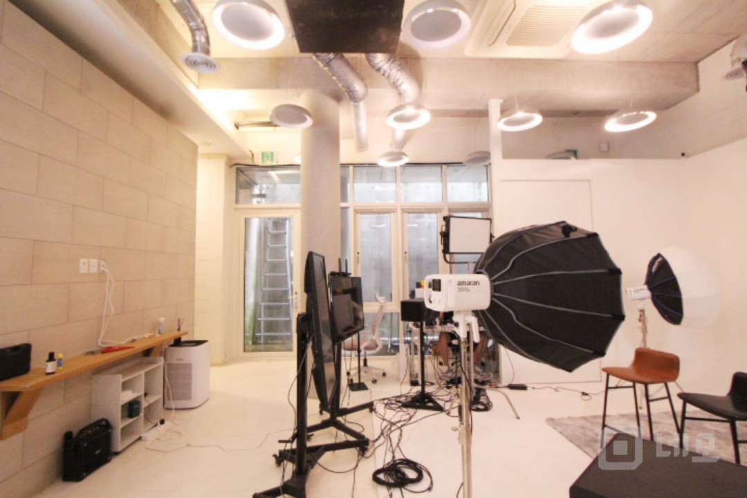 ● 나 스튜디오에요 하는 공간 입니다 ~~ 지하 스튜디오 시설 완비 !! 매물의 5번째 사진