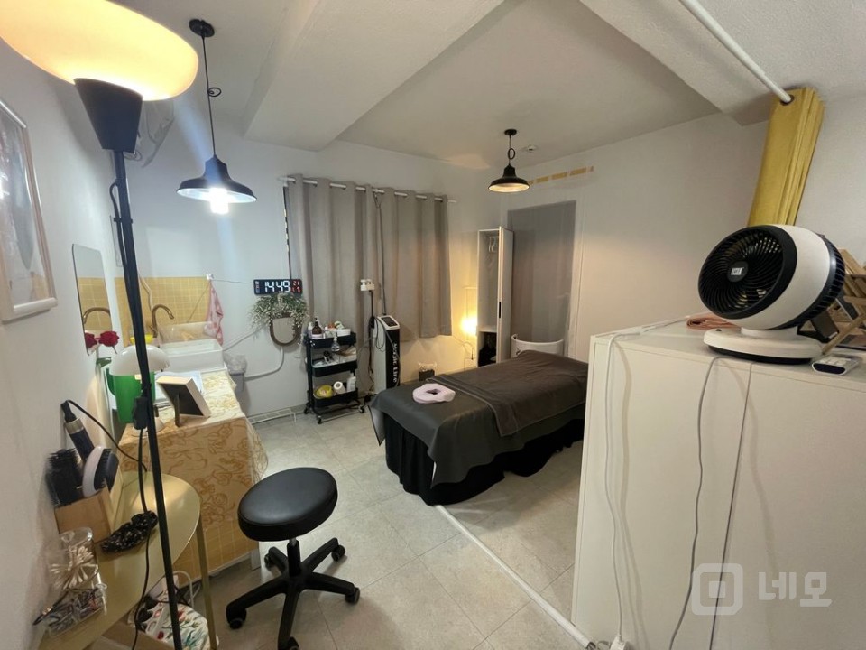 10.5평 채광좋은 통창 주차무 매물의 8번째 사진