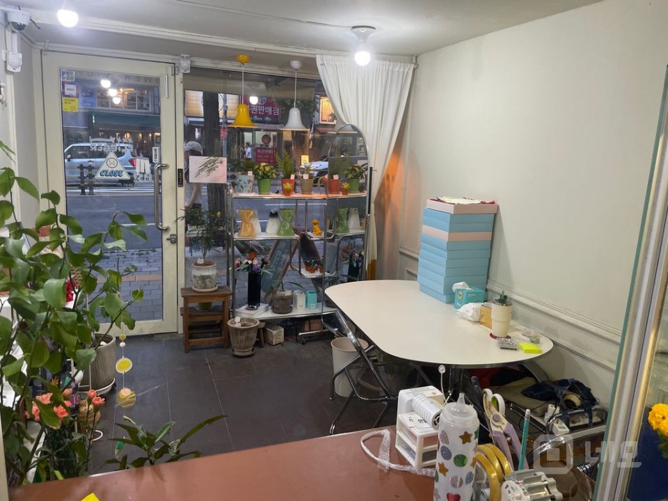 상수역 도보 1분 대로변 꽃집입니다 매물의 2번째 사진