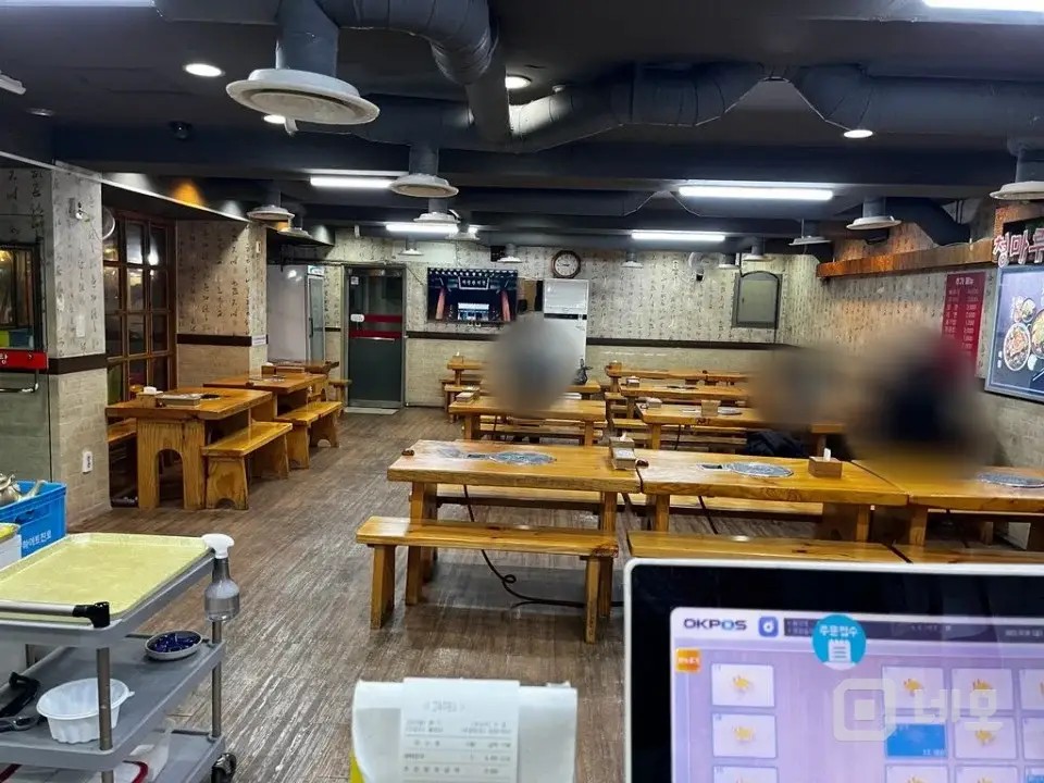 넓어요. 대로변이에요. 유동인구 많아요 매물의 1번째 사진
