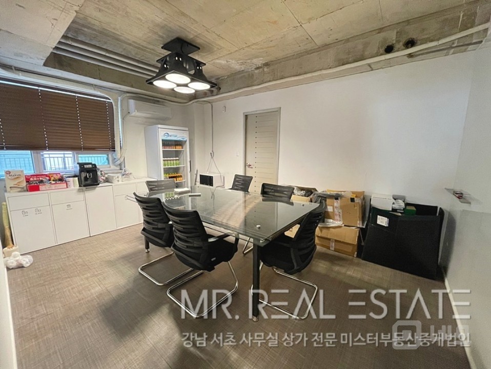 주차2대무료.S급가성비사무실.인테리어완비.채광ACE 매물의 9번째 사진