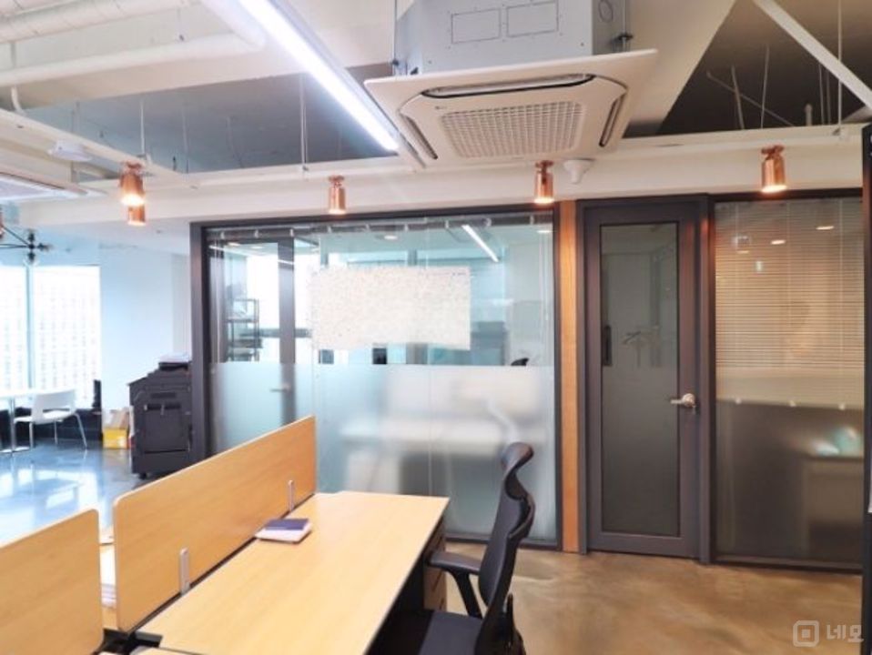 인테리어 완벽설치 입주 협의 가능한 중형 사무실 매물의 6번째 사진