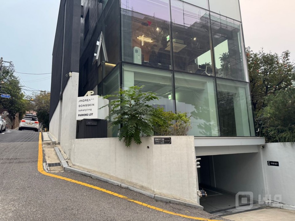 “강남 중심지 1층 매물, 모던 감성 + 즉시 입주 가능” 매물의 16번째 사진