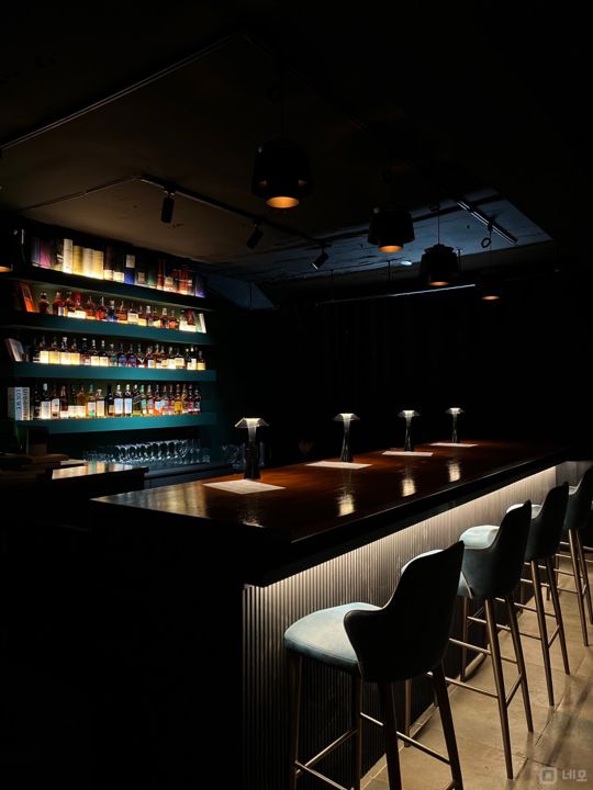 금호역 역세권, 고급스러운 인테리어, 시설 완비된 바 매물의 1번째 사진