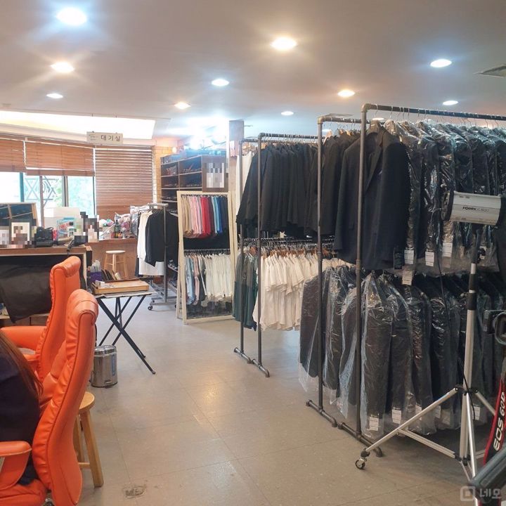 홍대입구역 역세권에 위치한 점포 매물의 1번째 사진