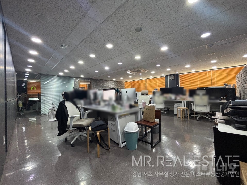 교대역1분 초역세권.인테리어깔끔한ACE사무실.빠른계약예상.무료2대 매물의 3번째 사진