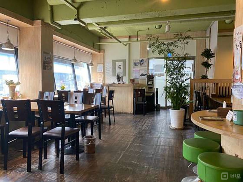 신사동 대로변 코너자리에 위치한 민속주점 매물의 7번째 사진