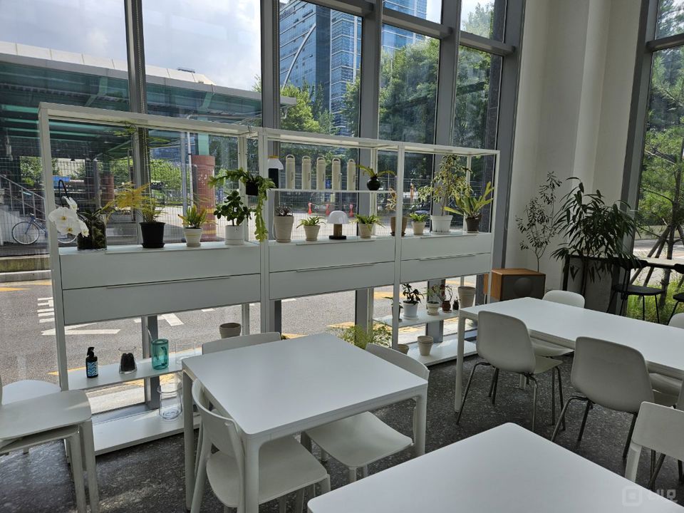 가산동 가산디지털단지역 역세권, 지식산업센터 상가층 위치한 카페 매물의 3번째 사진