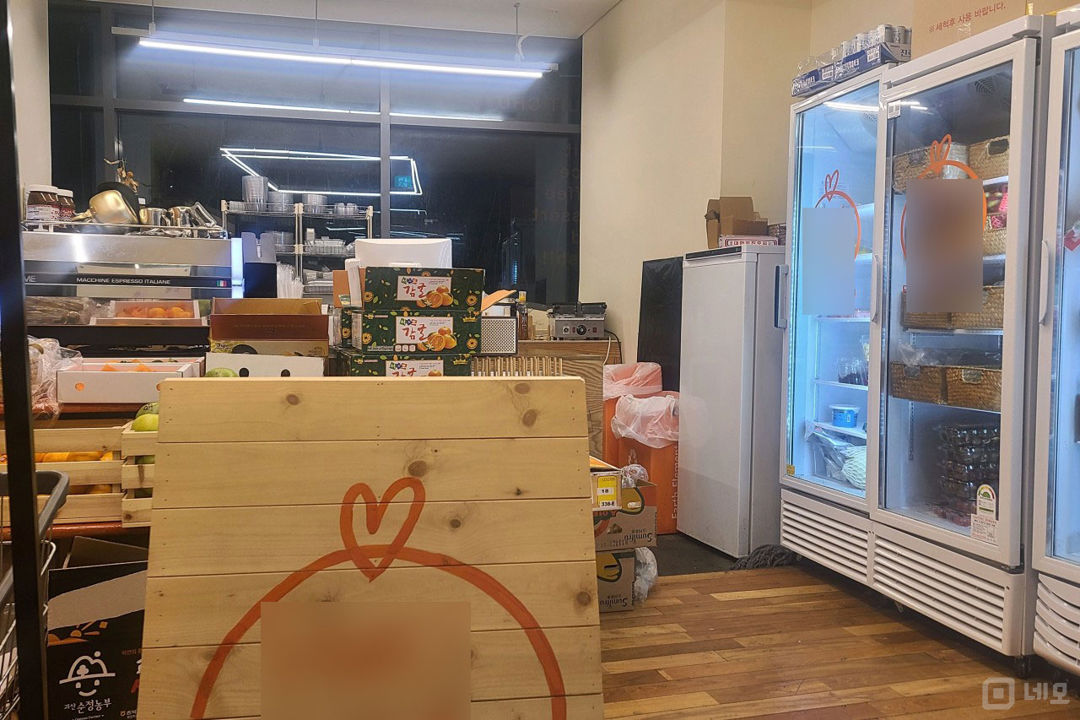 논현동 대로변 위치, 깔끔한 인테리어 완비된 디저트카페 매물의 5번째 사진