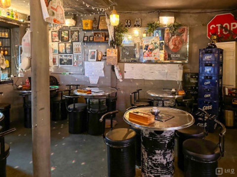 서교동 번화가에 위치한 실내포차 매물의 2번째 사진