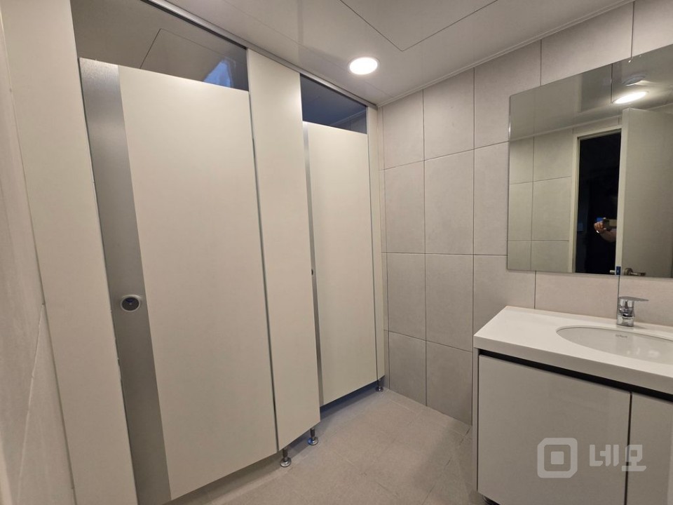 신축 노출천정 깨끗한 사무실 매물의 14번째 사진