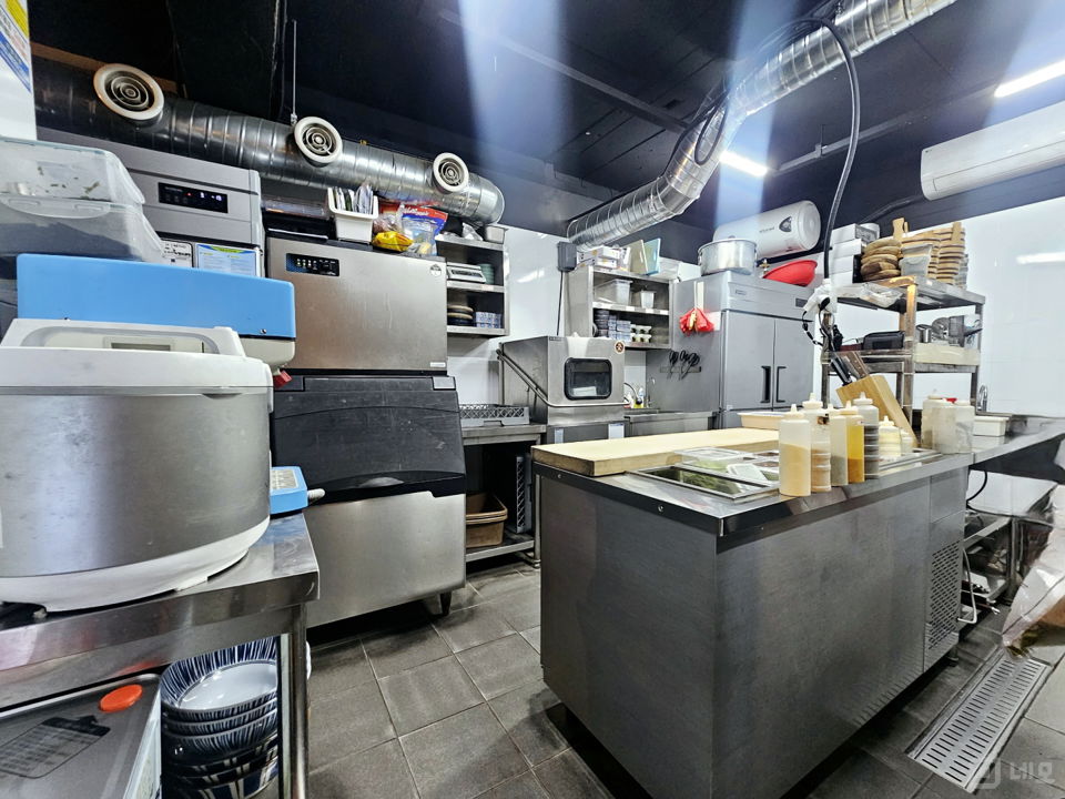 ⚡논현 메인거리⚡ 유동인구多,1등 점포 매물의 7번째 사진