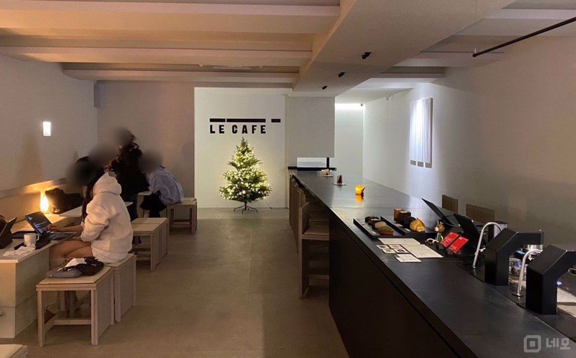 상가 밀집 지역, 신사동 가로수길 내 카페 및 옷가게 매물의 7번째 사진