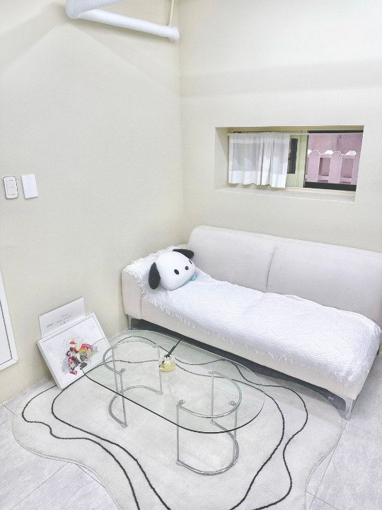 홍대입구역 인근 소형 점포 매물의 2번째 사진