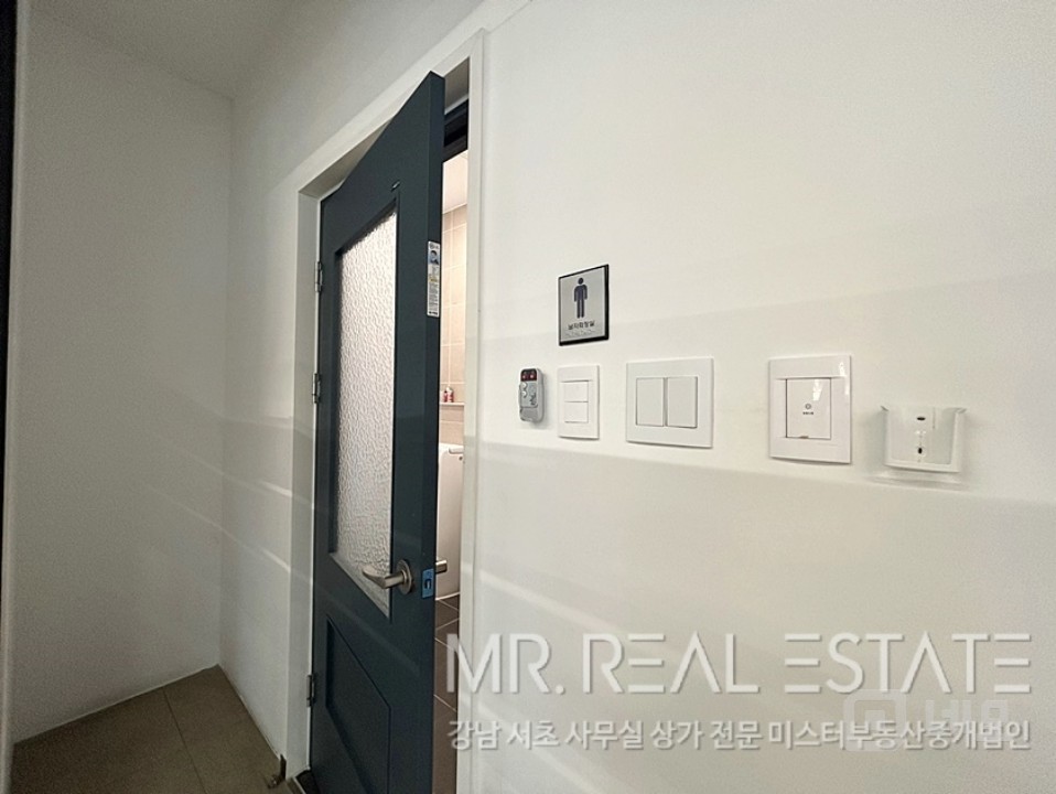 역삼역1분초역세권.인테리어무상인수.주차무료.내외관컨디션ACE 매물의 9번째 사진
