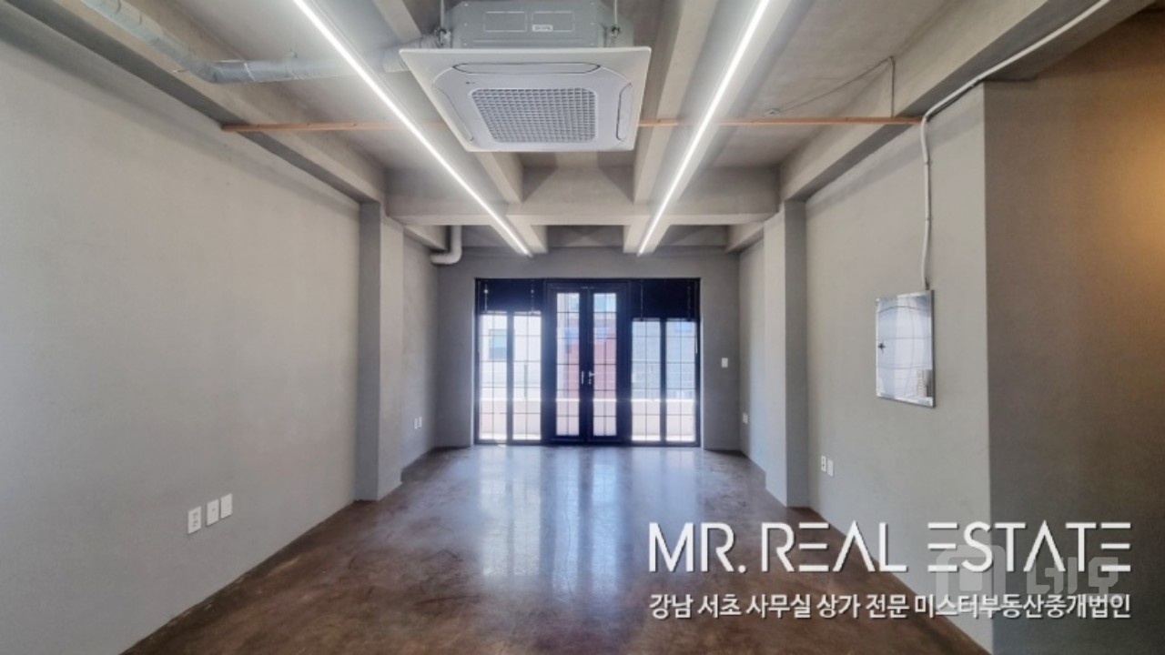 압구정역 인근.오픈형천장.내외관 인테리어 최상급. 매물의 3번째 사진