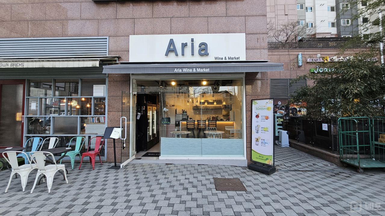 종암동 상권이 잡혀 있는 단지내 상가에 위치한 와인샵 매물의 7번째 사진