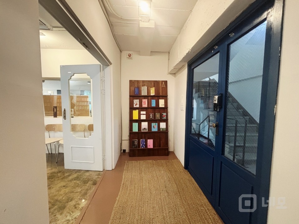 인테리어 굿~! 홍대 와우공원 인근 상가 사무실 매물의 10번째 사진