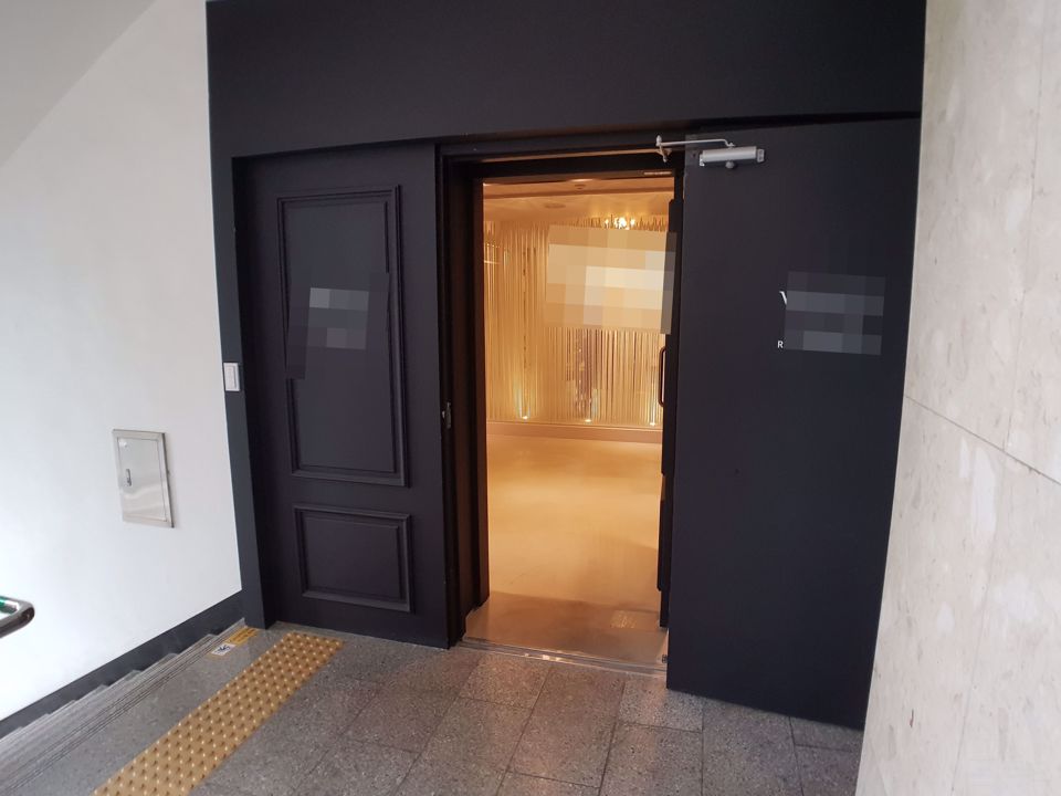 청담역 유명 웨딩 의류점 매물의 2번째 사진