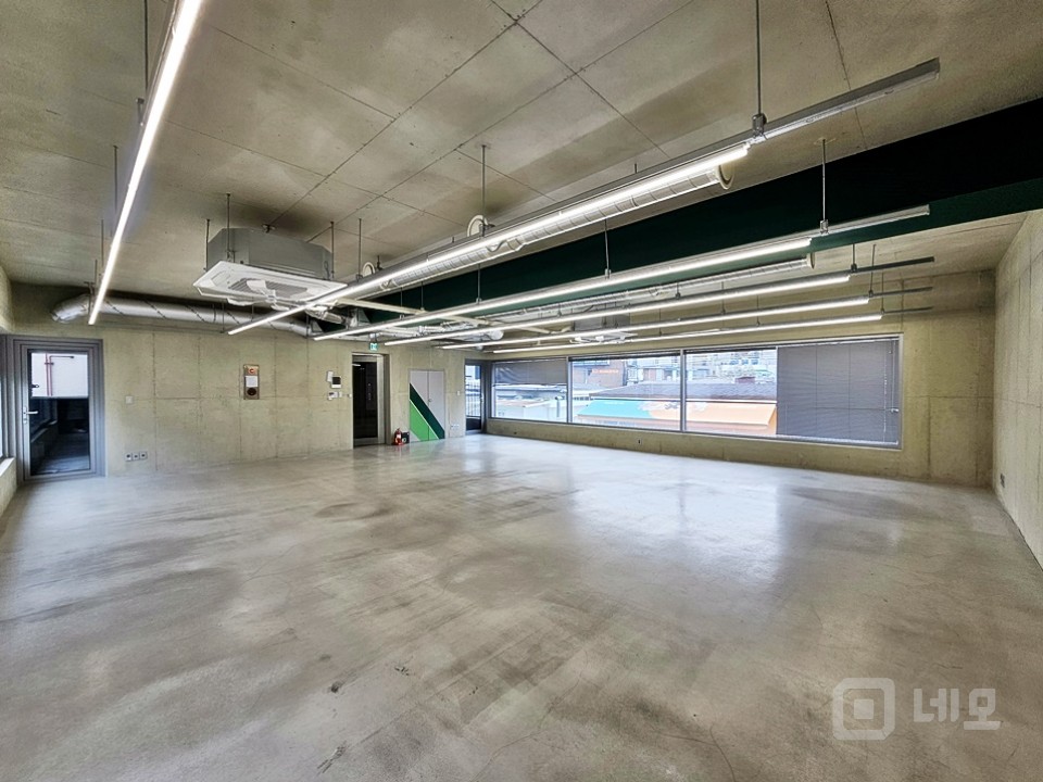 JS 서교동 신축급의 럭셔리 연층 테라스 사무실 매물의 5번째 사진