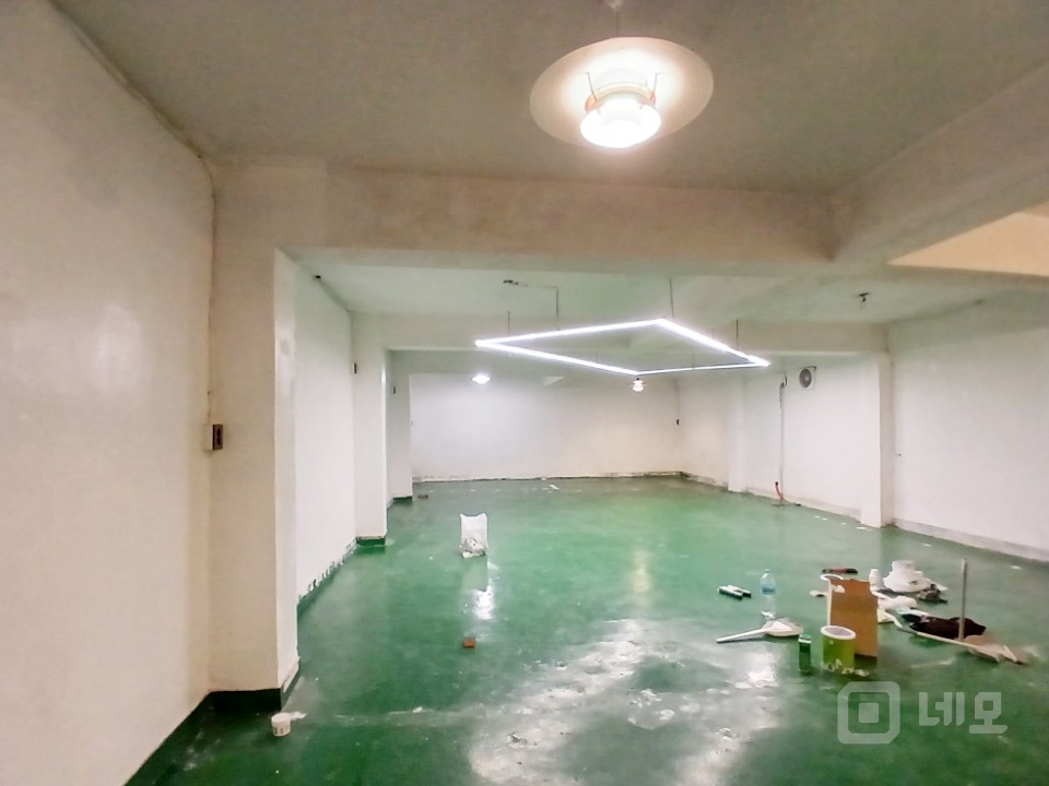GATE 연희삼거리 인근 대로변 노출 건물 무권리 상가 매물의 1번째 사진