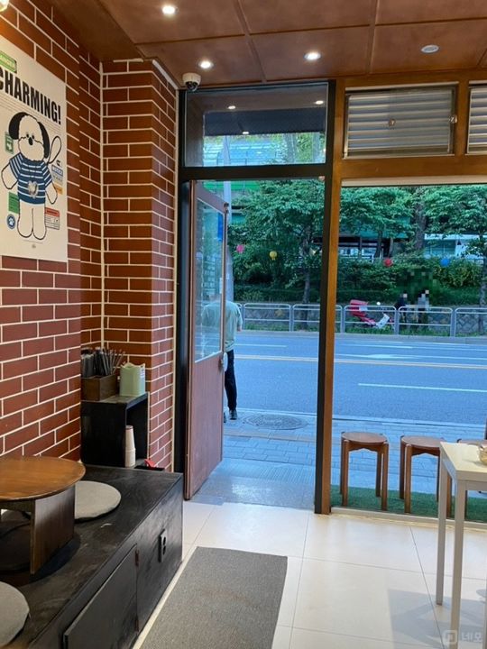 신림동 신대방역 초역세권, 트렌디한 인테리어의 고객 많은 카페(급매) 매물의 5번째 사진