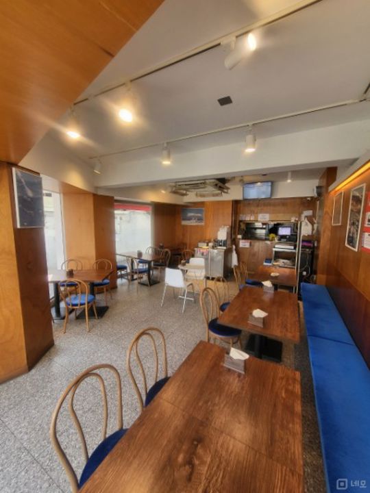 흑석동 대학가 상권에 위치한 1층 상가 임대 매물의 2번째 사진
